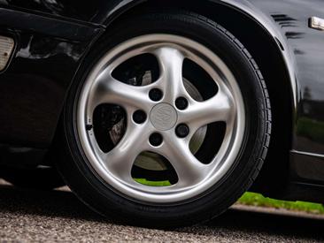 Porsche 964 Carrera 2 — photo 18
