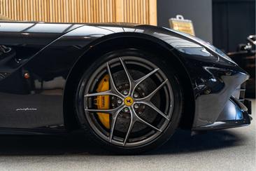 Ferrari F12 Berlinetta — photo 11