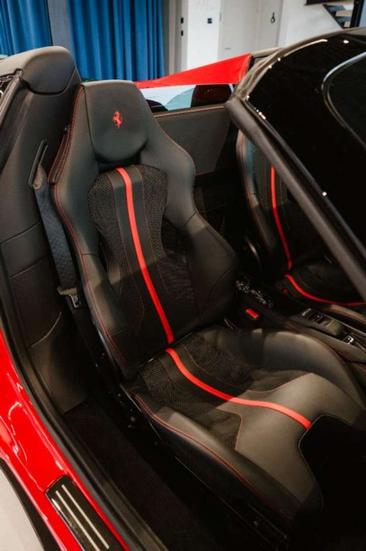 Ferrari F8 Spider — photo 11