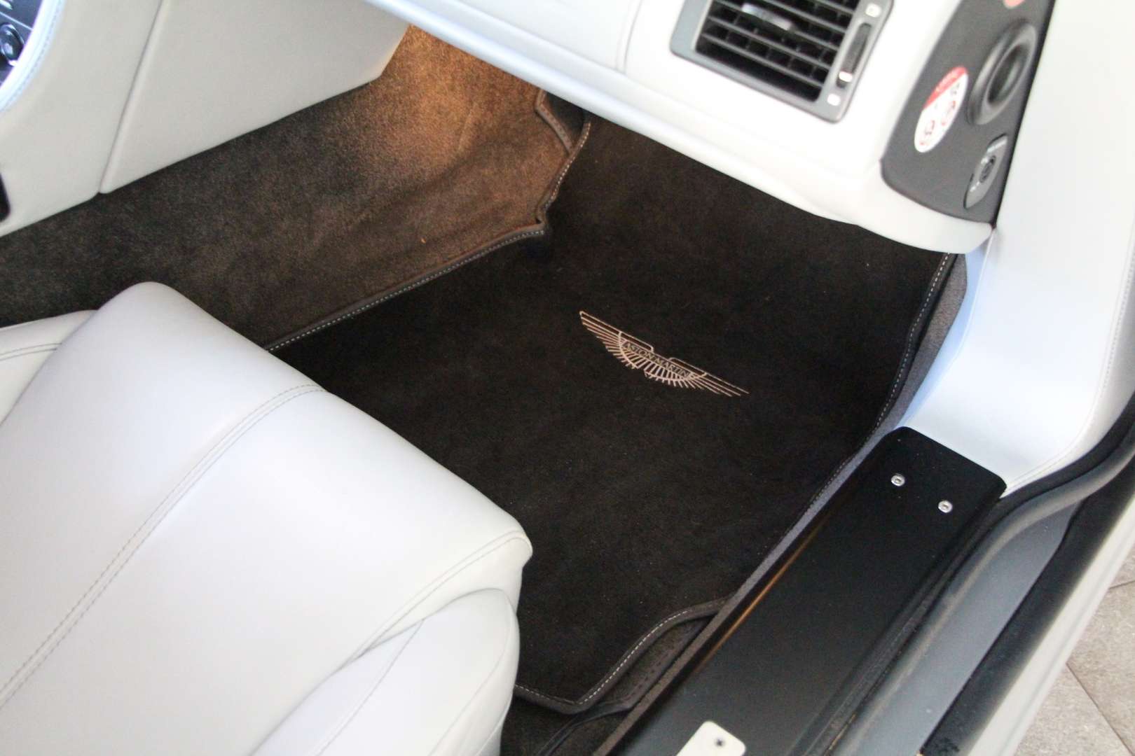 Aston Martin Vantage Coupe V8 Sportshift II - 2016 - Joinsteer - #22