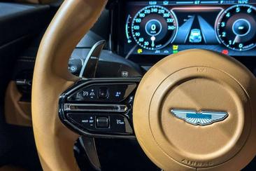 Aston Martin DB12 4.0 V8 — photo 26