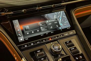 Aston Martin DB12 4.0 V8 — photo 30