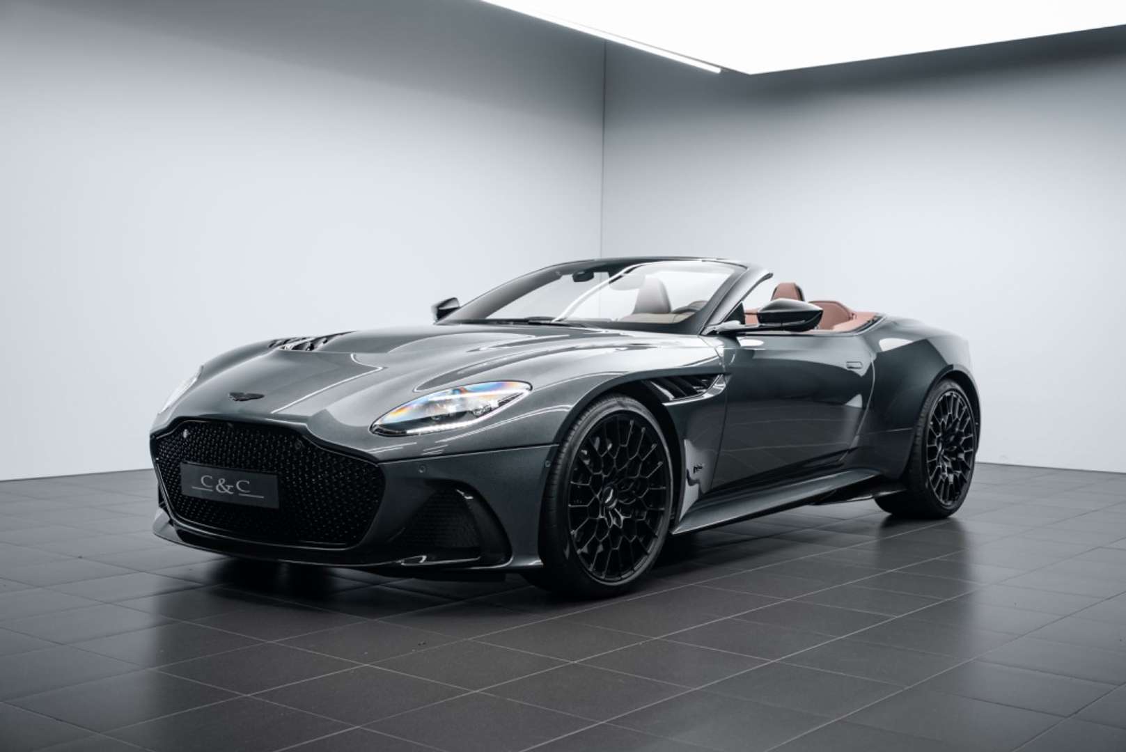 Aston Martin DBS — son moteur V12 biturbo 725ch, V12 BITURBO