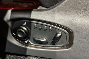 Aston Martin DB12 4.0 V8 — photo 34