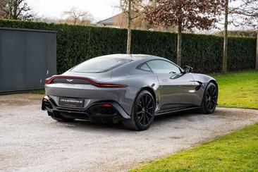 Aston Martin V8 — photo 7