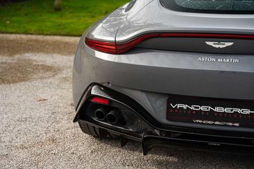 Aston Martin V8 — photo 9