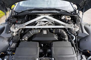 Aston Martin V8 — photo 11