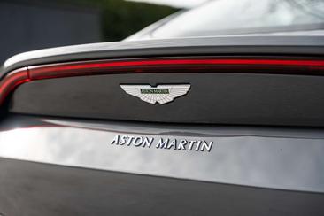 Aston Martin V8 — photo 14