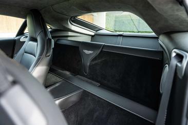 Aston Martin V8 — photo 20