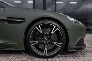 Aston Martin Vanquish — photo 8