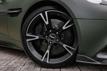 Aston Martin Vanquish — photo 11