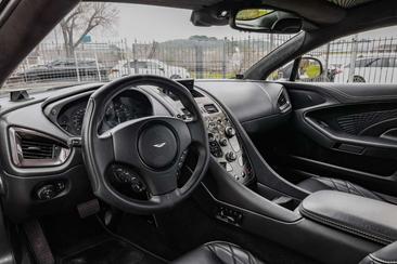Aston Martin Vanquish — photo 12
