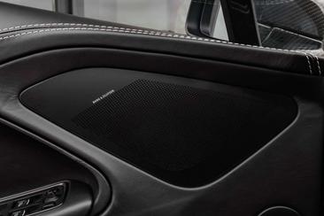 Aston Martin Vanquish — photo 15