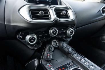 Aston Martin V8 — photo 30
