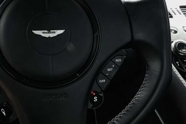Aston Martin Vanquish — photo 19