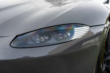 Aston Martin Vantage V8 — photo 13