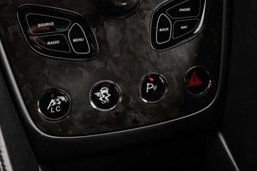 Aston Martin Vanquish — photo 23