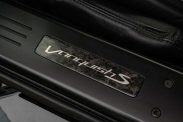 Aston Martin Vanquish — photo 25