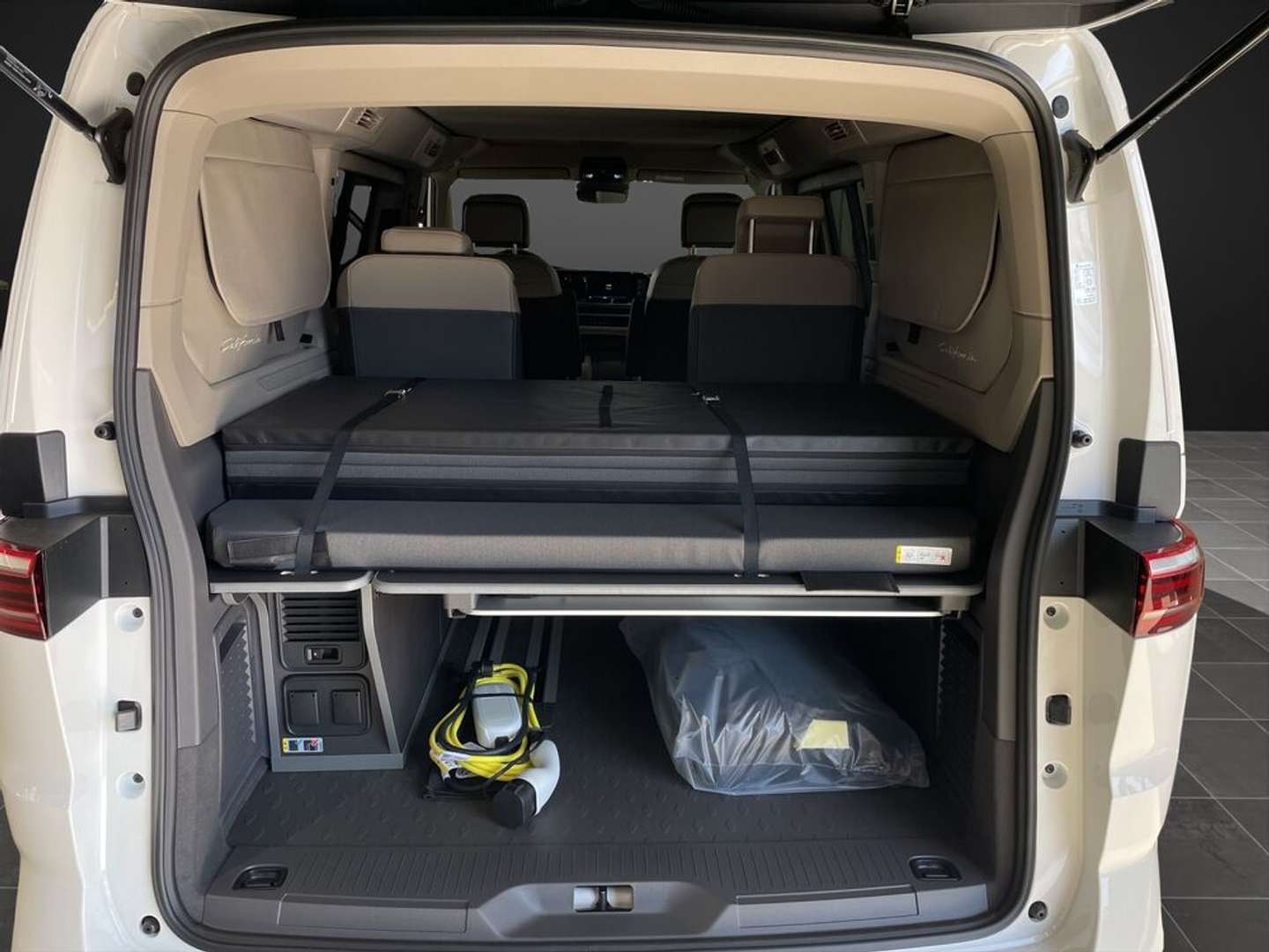 Volkswagen T6 California Beach EHybrid 4Motion - 2026 - Joinsteer - #13