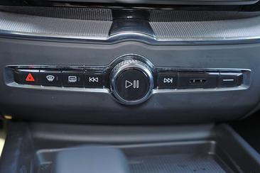 Volvo XC60 T6 Recharge Core — photo 8