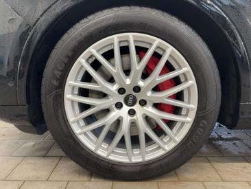 Audi SQ7 4.0 TFSI — photo 18
