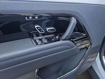 Land Rover Range Rover Sport SV — photo 14