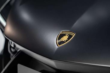 Lamborghini Revuelto — photo 8
