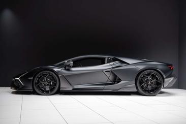 Lamborghini Revuelto — photo 10