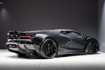 Lamborghini Revuelto — photo 15