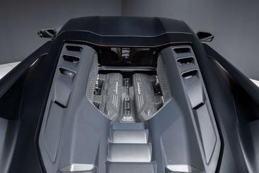 Lamborghini Revuelto — photo 18