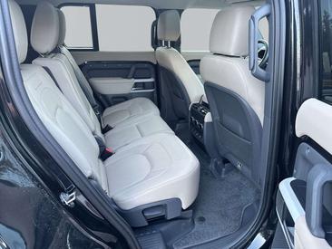 Land Rover Defender 110 P400 SE — photo 11