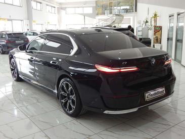 BMW I7 EDrive50 — photo 3