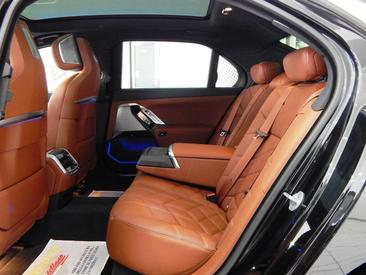 BMW I7 EDrive50 — photo 7