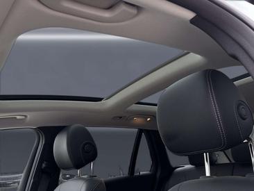 Mercedes GLC 300e — photo 12