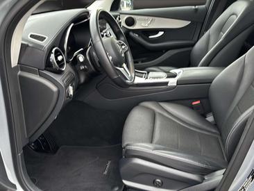 Mercedes GLC 300e — photo 13