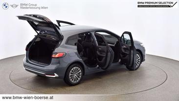 BMW 218d — photo 10