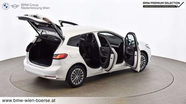 BMW 218d — photo 10