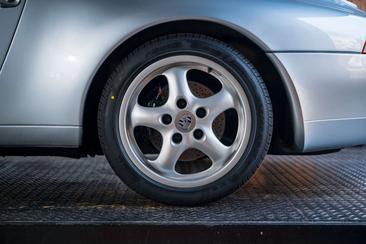 Porsche 993 Carrera 2 — photo 7
