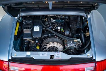 Porsche 993 Carrera 2 — photo 23