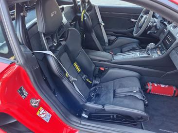 Porsche 718 Cayman GT4 — photo 20