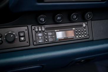 Porsche 993 Carrera 2 — photo 35