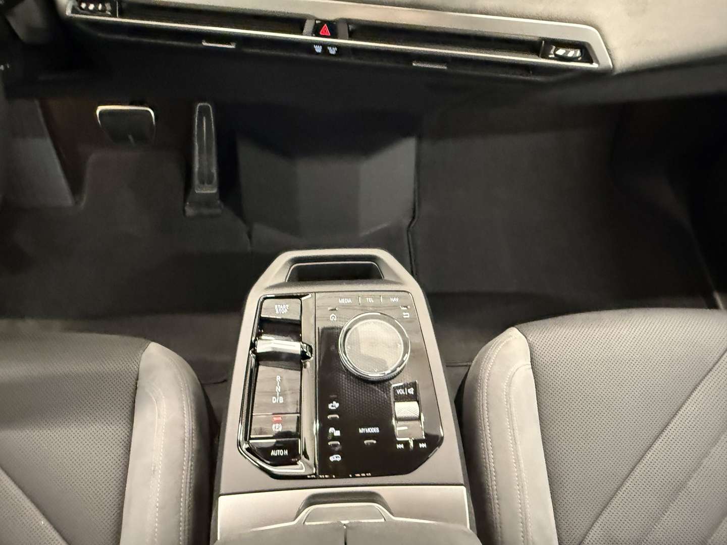 BMW IX XDrive60 - 2025 - Joinsteer - #11