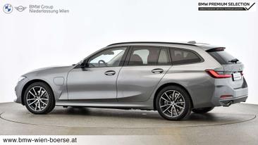 BMW 330e 330e XDrive — photo 4