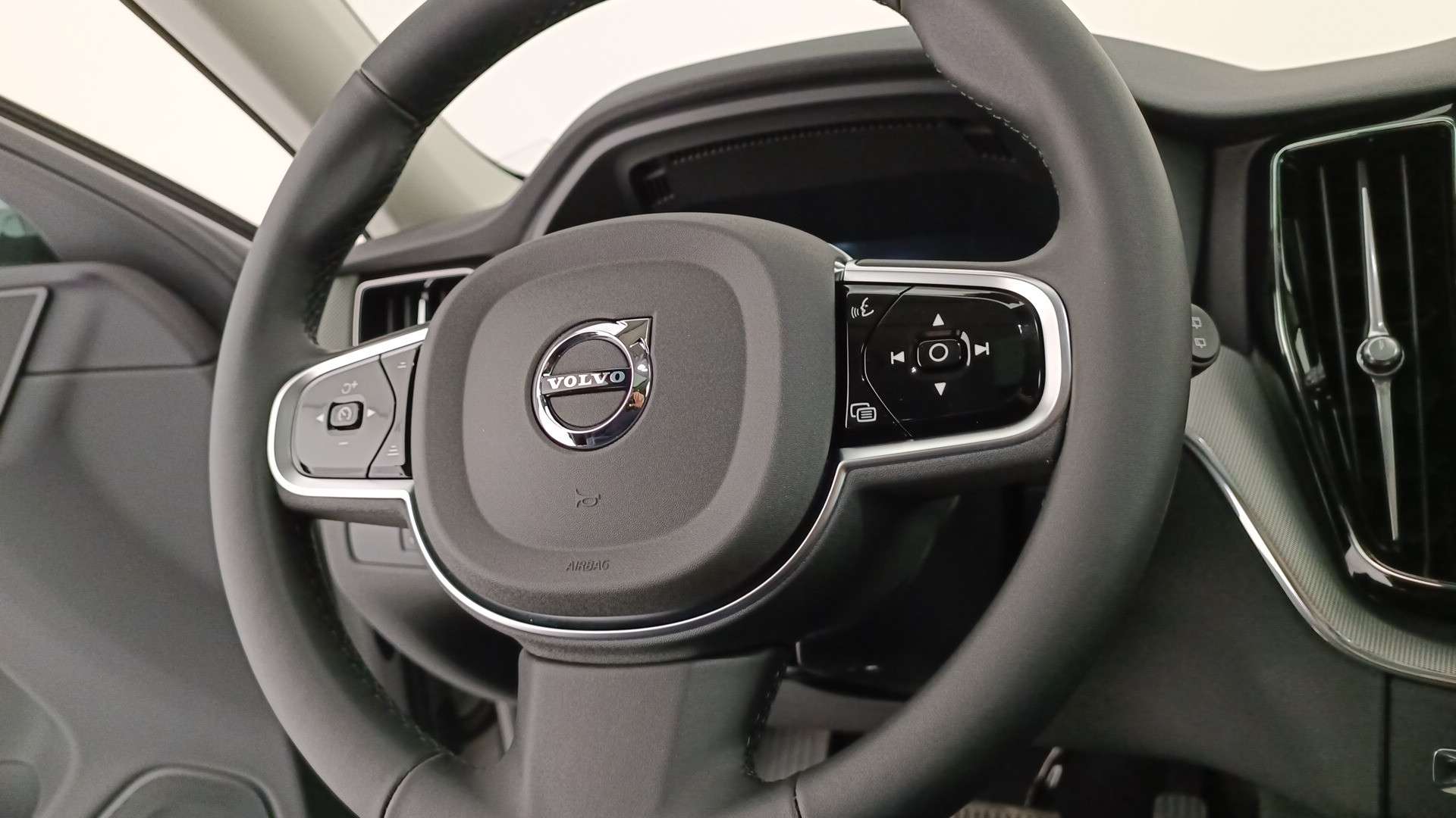 Volvo XC60 T6 Plus - 2025 - Joinsteer - #15