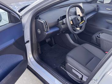 Volvo EX30 Core — photo 7