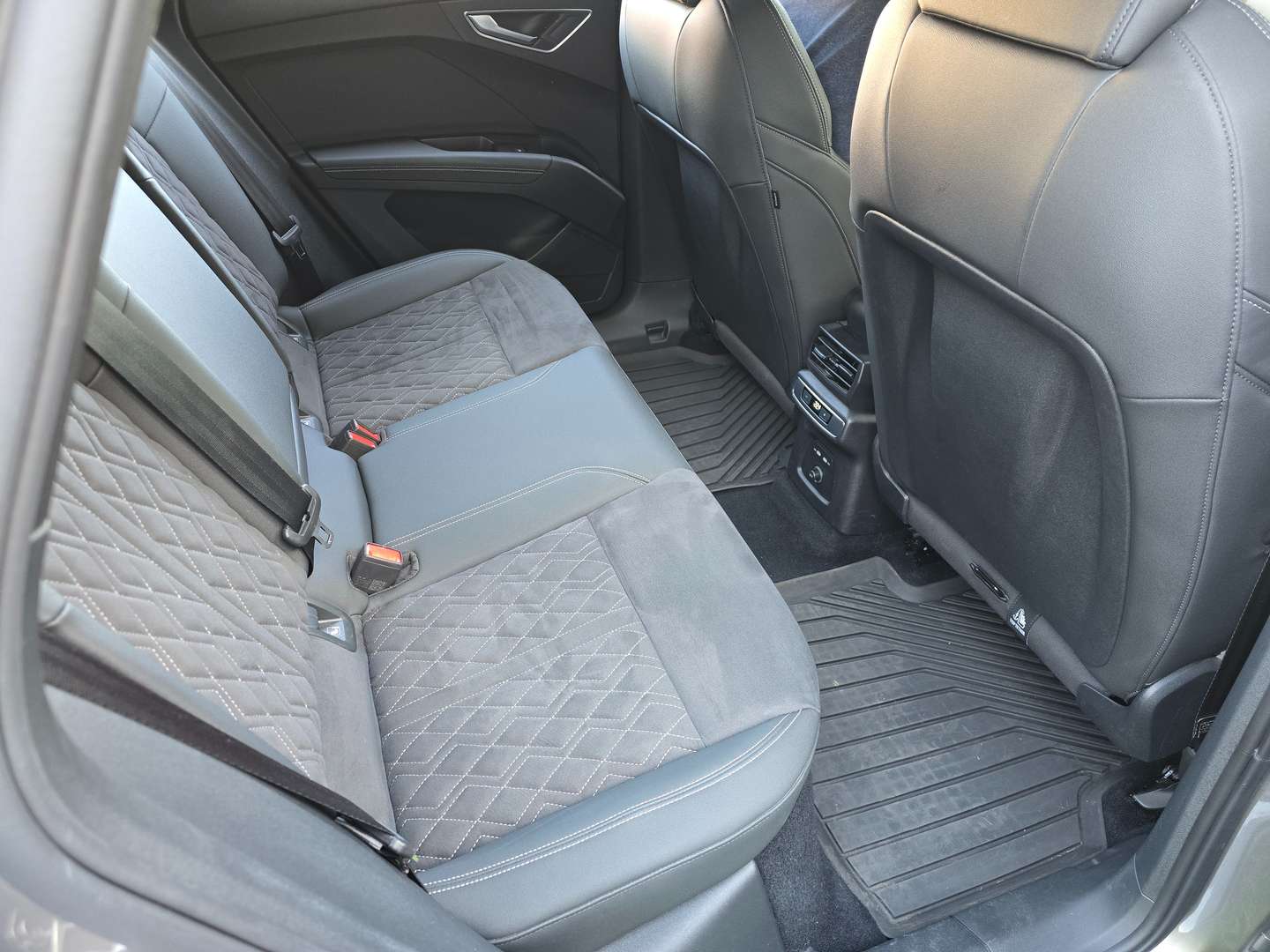 Audi Q4 E-tron Sportback S LINE - 2024 - Joinsteer - #20