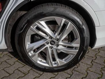 Audi SQ7 TFSI — photo 5