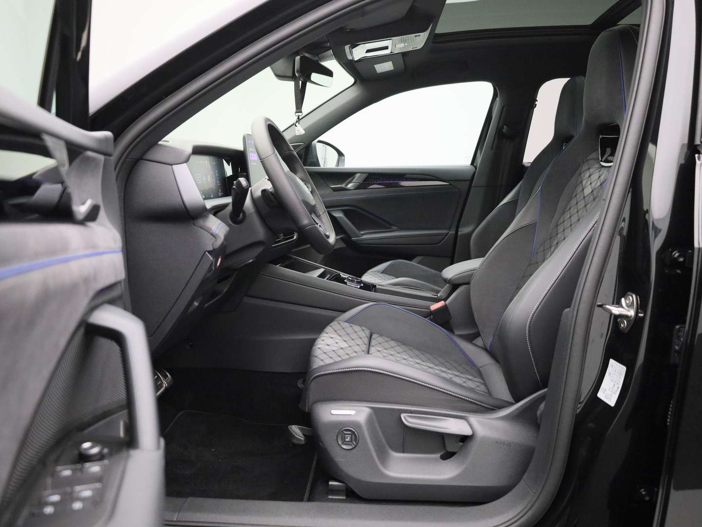 Volkswagen T-CROSS EHybrid R-Line Edition - 2025 - Joinsteer - #11