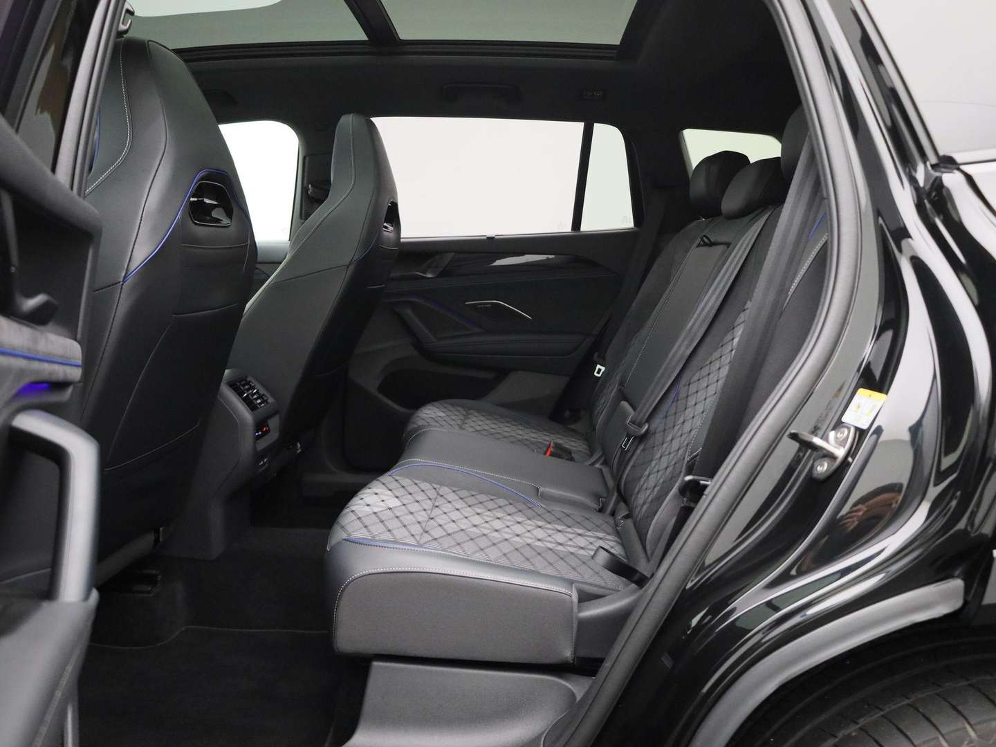 Volkswagen T-CROSS EHybrid R-Line Edition - 2025 - Joinsteer - #12
