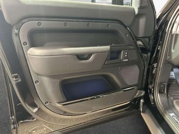 Land Rover Defender 110 P635 Octa Black 467 KW — photo 13